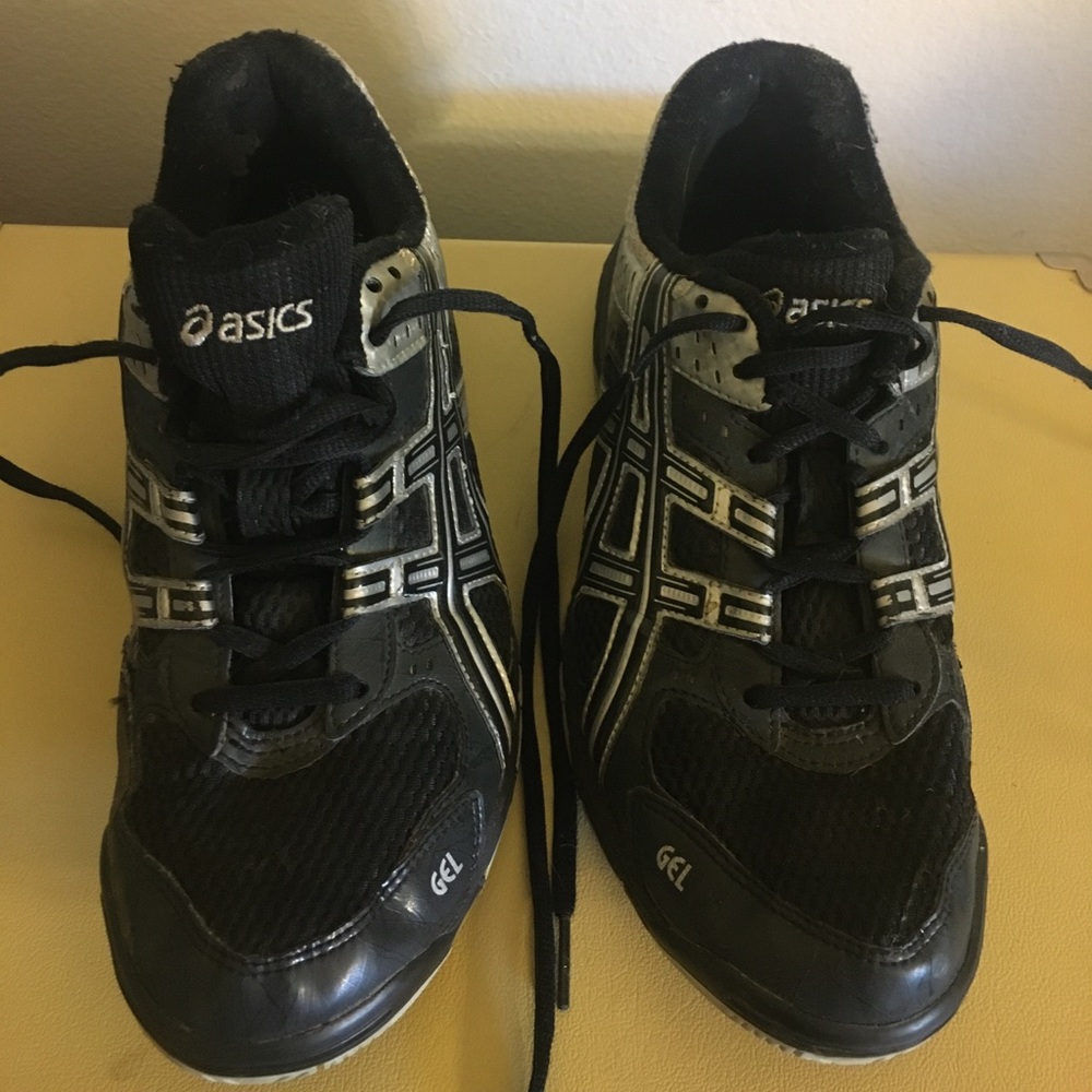 ASICS volleyball shoes size 9